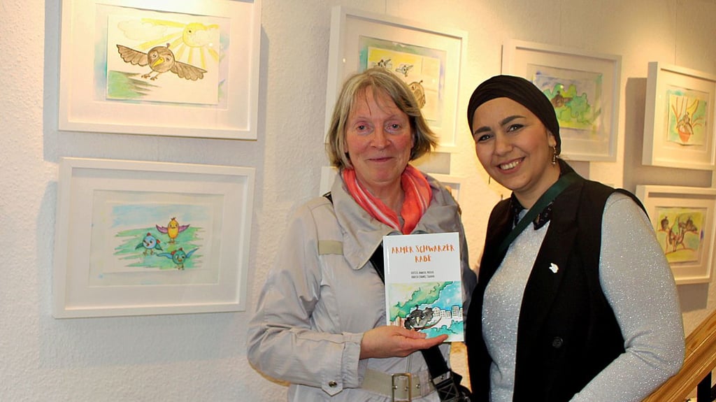 Ulrike Aulebach (links) und Iman Schaaban waren federführend beim Projekt „Armer schwarzer Rabe“.