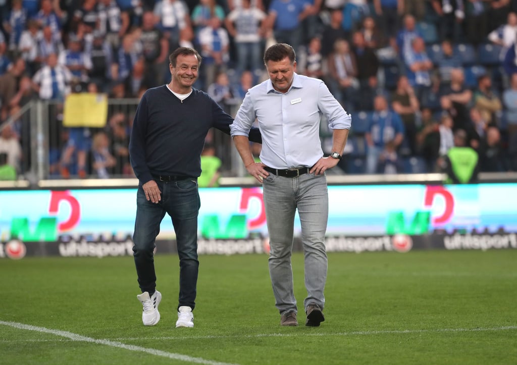 Sind glücklich über ein weiteres Jahr des 1. FC Magdeburg im Unterhaus: Sportchef Otmar Schork (l.) und Coach Christian Titz.