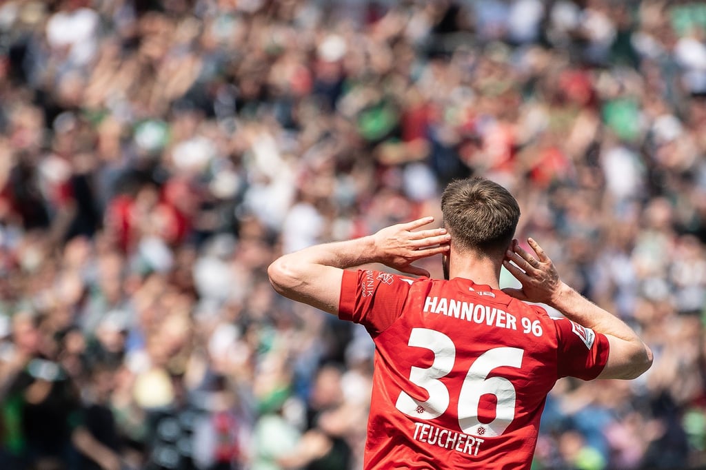 Hannovers Cedric Teuchert jubelt nach seinem zum 2:0.