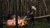 Ein ukrainischer Soldat feuert eine Panzerfaust auf russische Stellungen an der Frontlinie in der Region Luhansk.