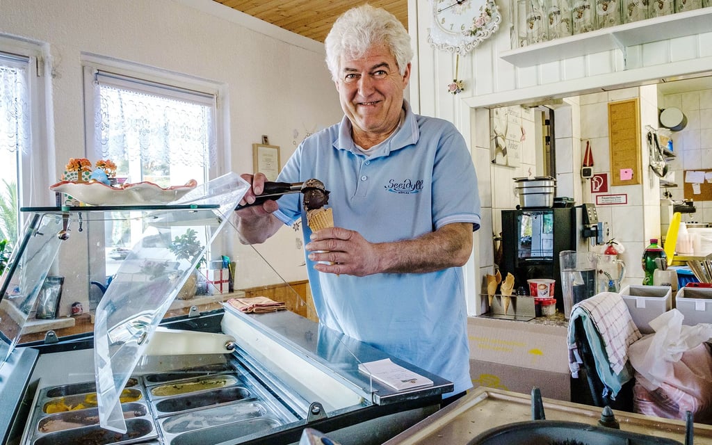 Frank Lingner, Betreiber des Seeidylls am Möhlauer See, experimentiert am liebsten mit neuen Eissorten.