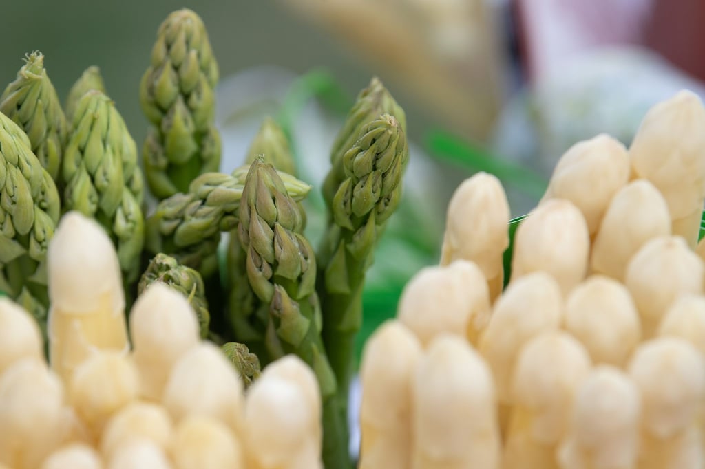 Es gibt Anzeichen, dass die Deutschen langsam aber sicher dem weißen Spargel den Rücken kehren.
