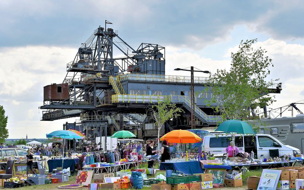 Zur Saisoneröffnung im Mai 2023 in Ferropolis bei Gräfenhainichen gab es wieder einen Antik- und Trödelmarkt.