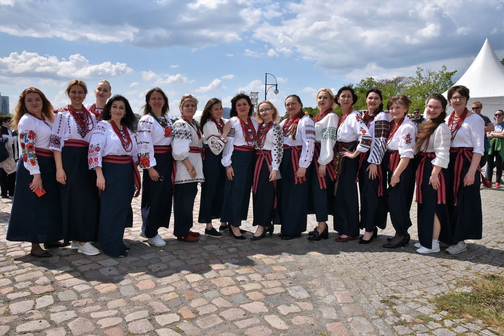 Der ukrainische Frauenchor „Müj s Ukrainy“ („Wir sind aus der Ukraine“) sang auf dem Elbefest. Aktuell besteht der Chor aus 26 Sängerinnen.