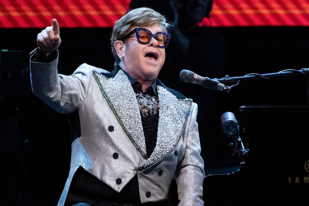 Der Sänger und Pianist Elton John in der Münchener Olympiahalle.