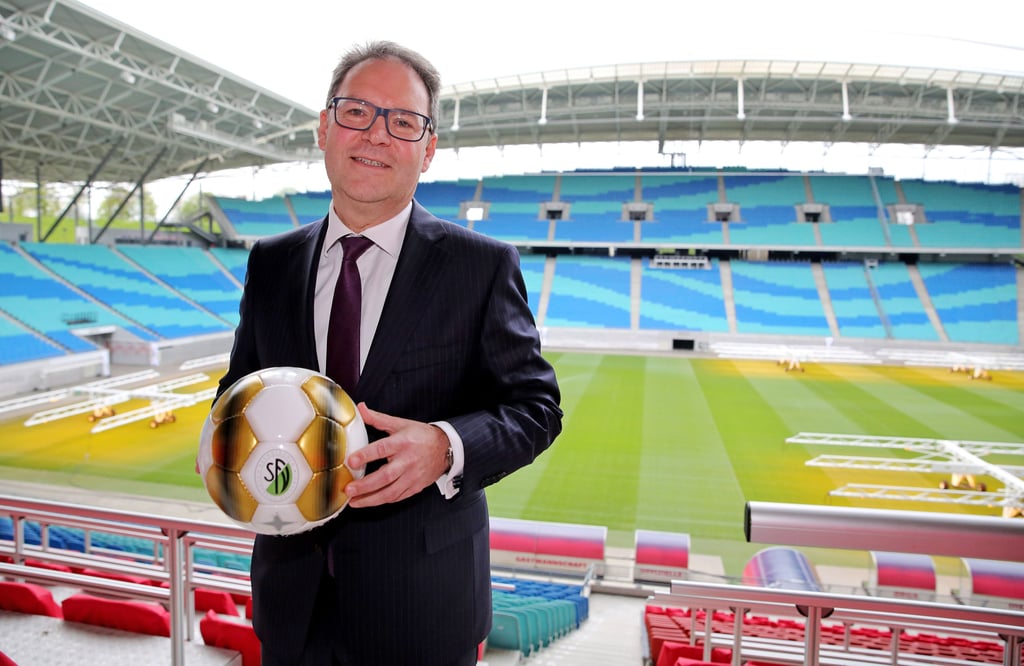 Der sächsische Verbandspärsident und DFB-Vizepräsident Hermann Winkler steht nach seinen Äußerungen zu Ukraines Staatschef in der Kritik.