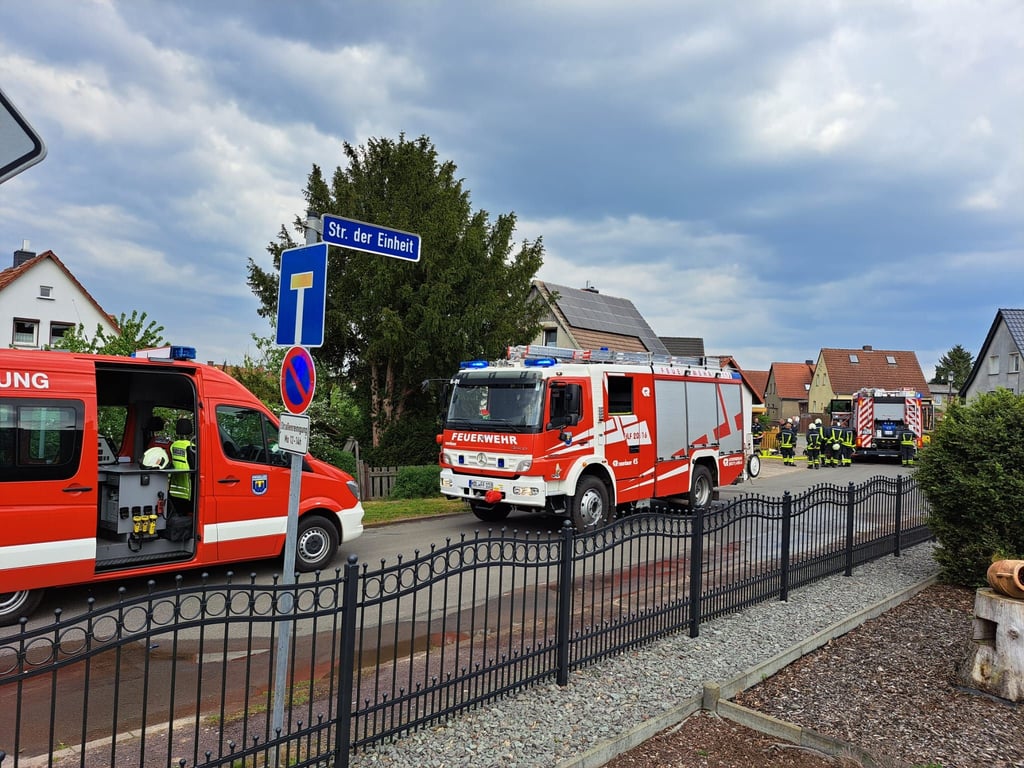 In Haldensleben hat es am Montag einen Brand in einem Einfamilienhaus gegeben, bei dem zwei Menschen verletzt wurden.