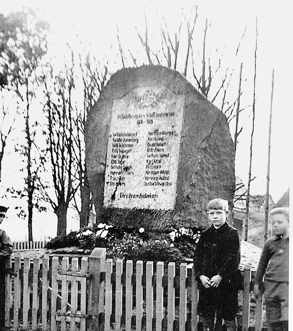 Das Kriegerdenkmal Salchau um 1935.