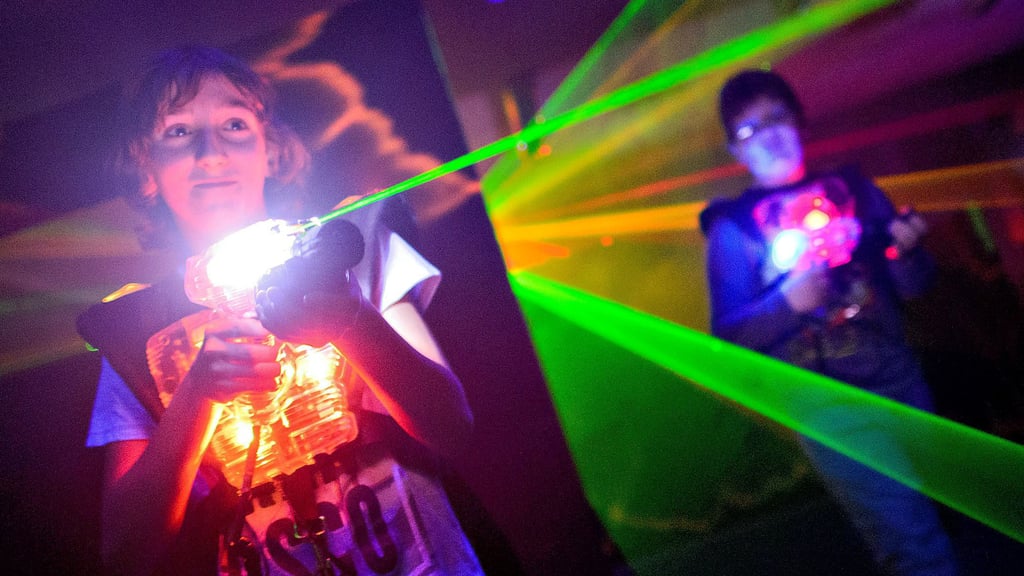 Lasertag in Magdeburg steht bei Kindern und Jugendlichen aus dem Oberharz am 28. Juli auf dem Programm. Es ist eines der Ferienpass-Angebote, die die Stadtjugendpflege zusammengestellt hat.