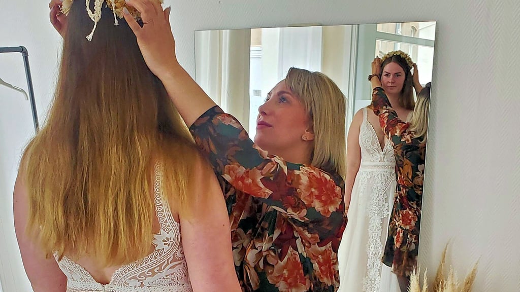 Nicht mehr nach Magdeburg oder Berlin schauen: Madlyn Schultz kann ihr Brautkleid nun in Stendal anprobieren.