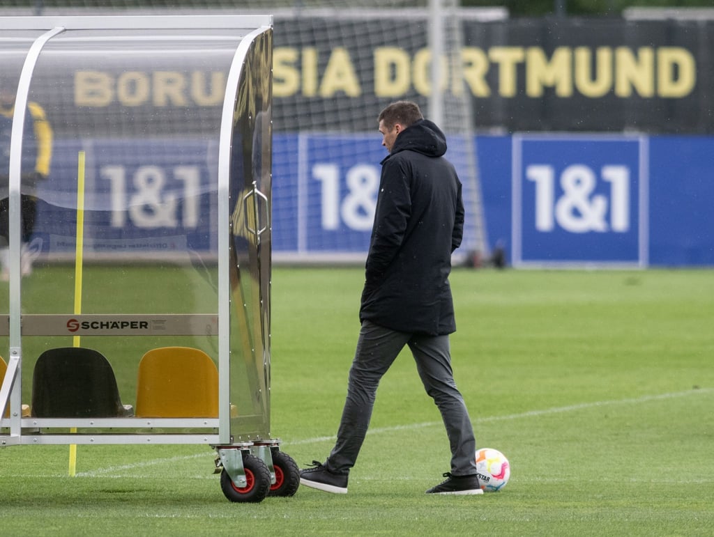 Dortmunds Sportdirektor Sebastian Kehl ärgert sich.