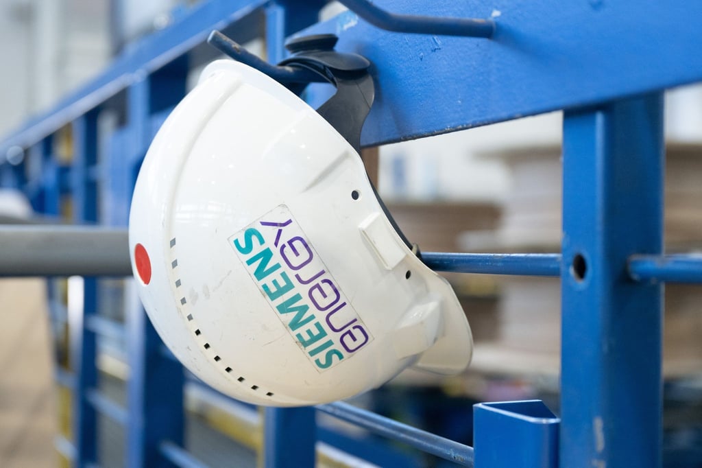 Siemens Energy hat seine Prognose für den Jahresumsatz angehoben, die Erwartung an die Marge aber nach unten angepasst.