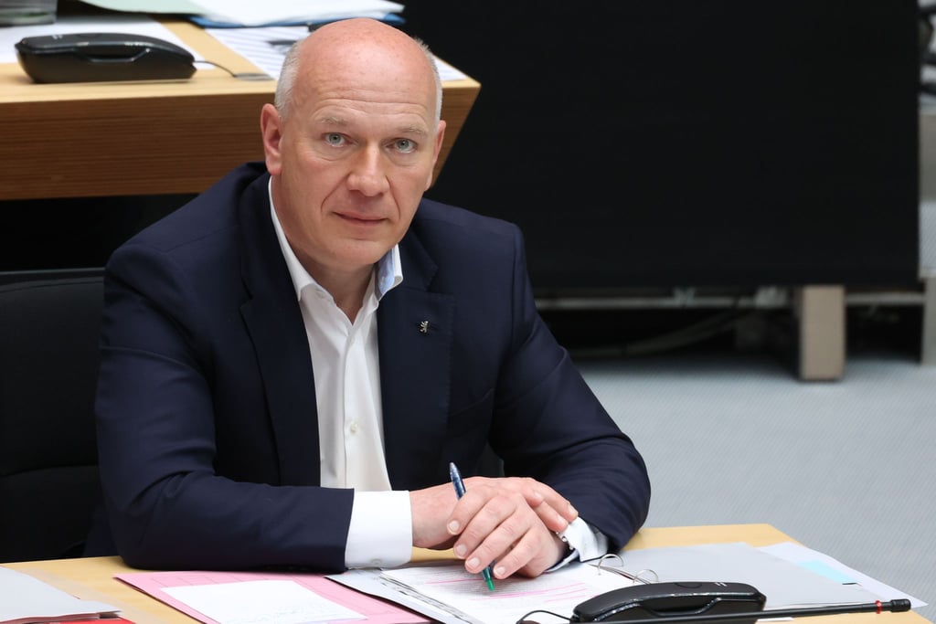 Kai Wegner (CDU), Regierender Bürgermeister, bei einer Plenarsitzung des Berliner Abgeordnetenhauses.