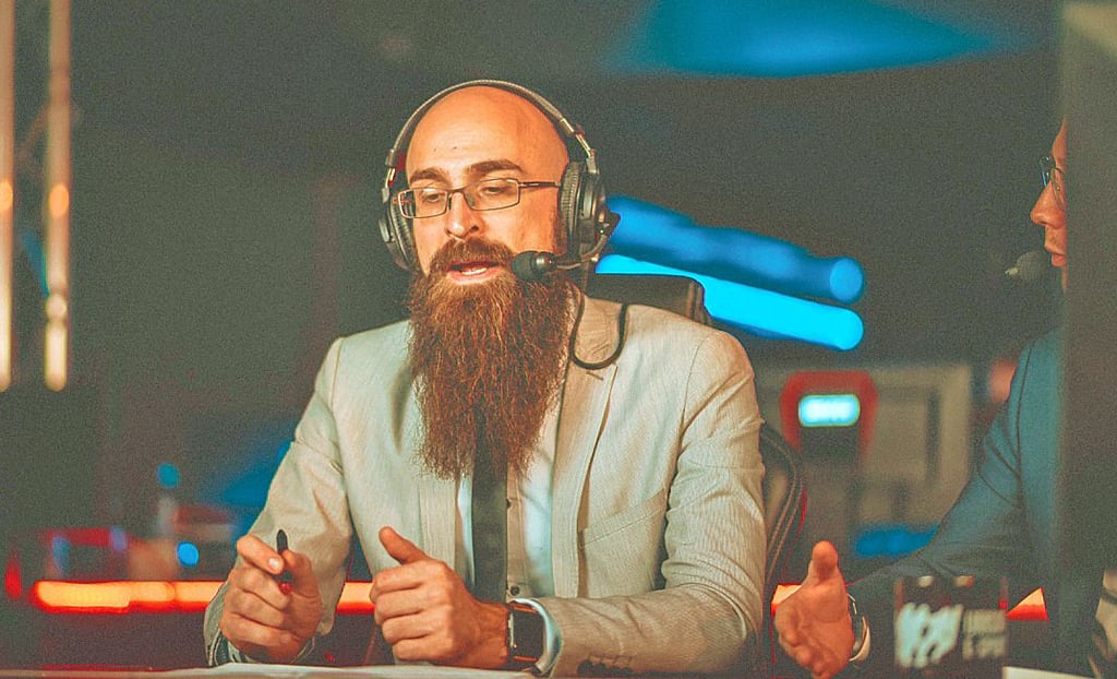 Marius Lauer aus Magdeburg kommentiert verschiedene Sportveranstaltungen, darunter auch viele E-Sports-Events.