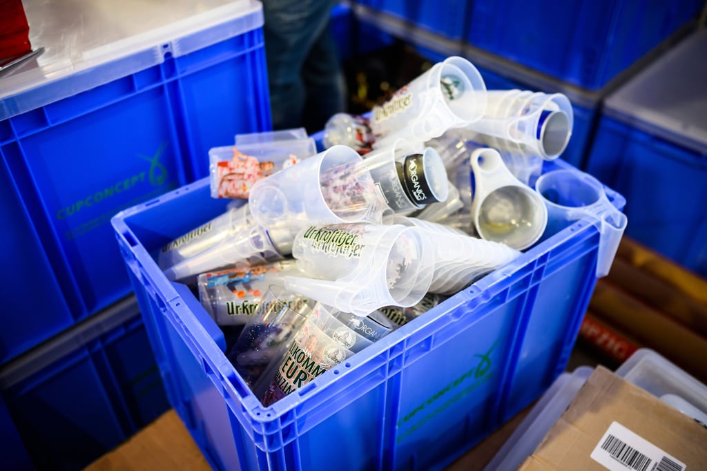 Mit einer Becherspende halfen die RB-Fans dem Verein Paulis Momente hilft e. V.