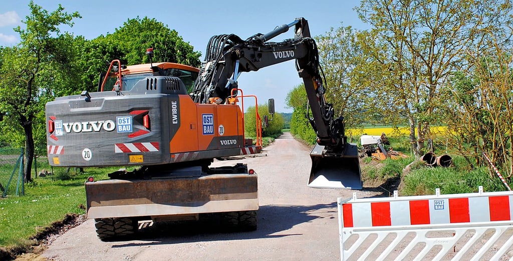 Der Triftweg in Meßdorf ist seit einigen Wochen gesperrt. In der kommenden Woche soll der Ausbau in Betonspurbahnen beginnen.