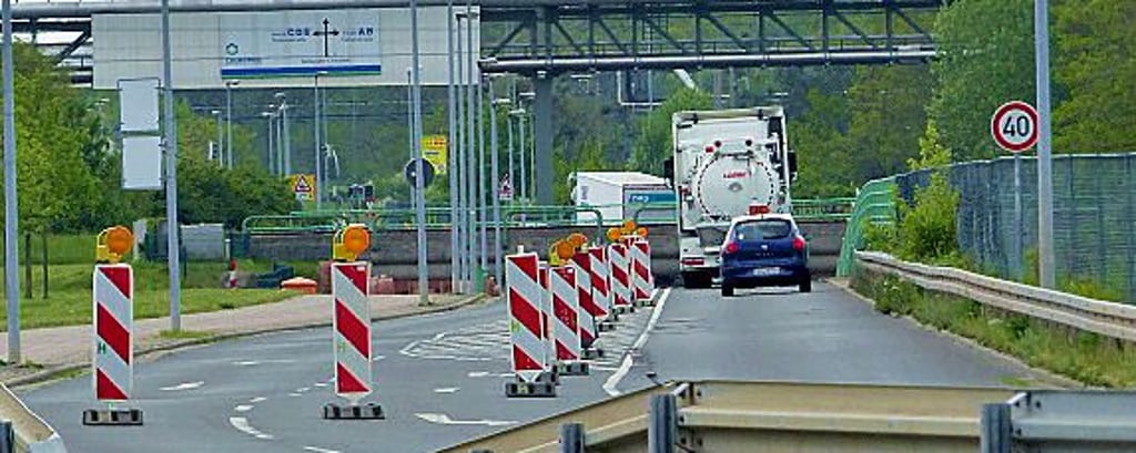 Die Salegaster Chaussee ist zurzeit eine Einbahnstraße.