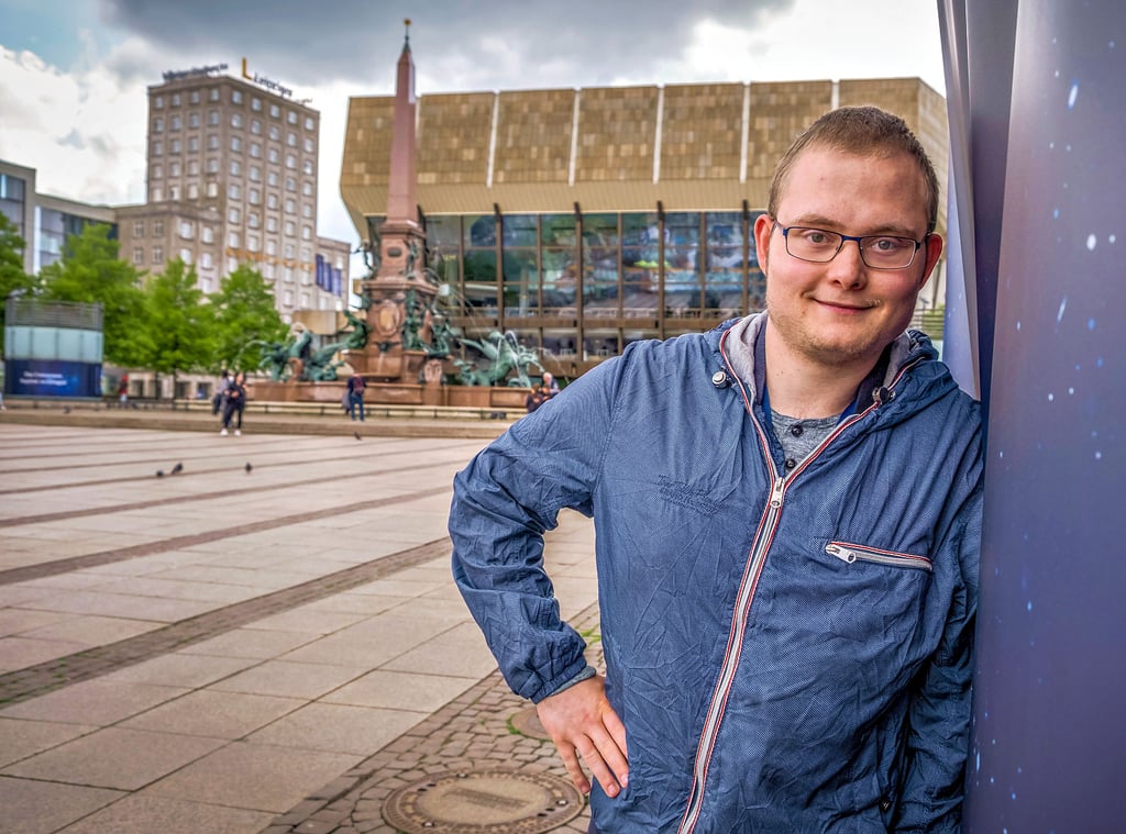 Florian Lennert aus Leipzig musste lernen, allein zu leben. Das ist nicht immer einfach, aber er versucht, positiv zu bleiben.