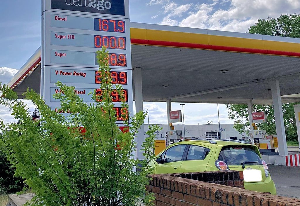 An der Shell-Tankstelle in Burg bei Magdeburg kann seit längerem kein Benzin Super E10 getankt werden.