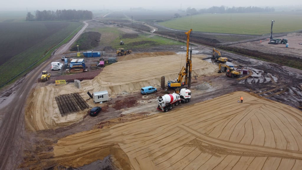 Unter anderem auf dieser A14-Baustelle bei Stendal zwischen Insel und Döbbelin sollen die mutmaßlichen Dieseldiebe zugeschlagen haben.