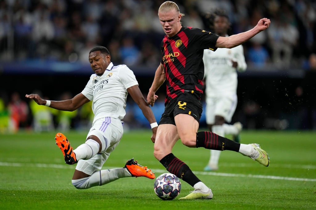 Torjäger Erling Haaland (M.) von Manchester City steht auch im Rückspiel im Blickpunkt.