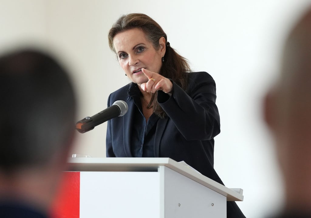 Susanne Hoffmann (CDU), Brandenburger Ministerin der Justiz, spricht während einer Konferenz.