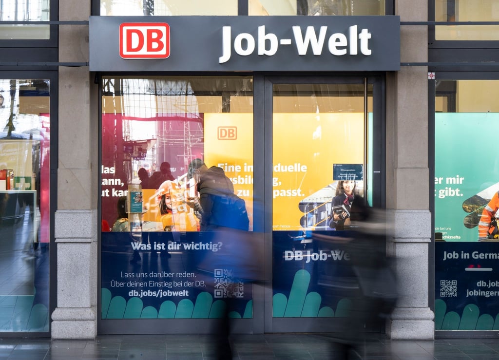 Die "Job-Welt" der Deutschen Bahn am Frankfurter Hauptbahnhof.