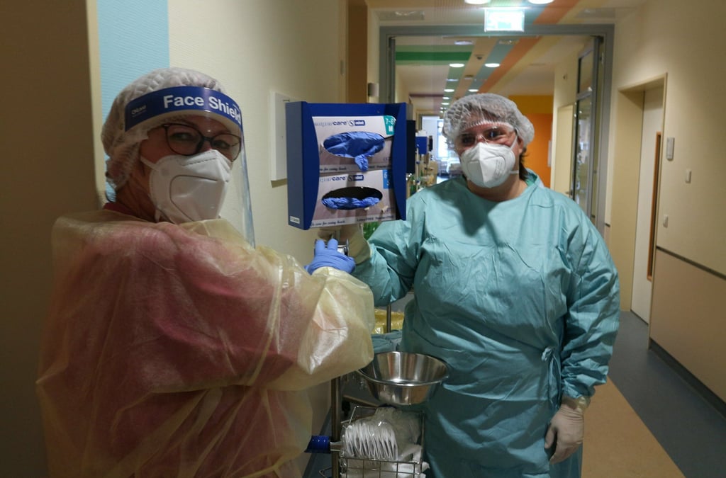 Die Arbeit während Corona war für die Mitarbeiter nicht nur wegen der Schutzkleidung anstrengend.