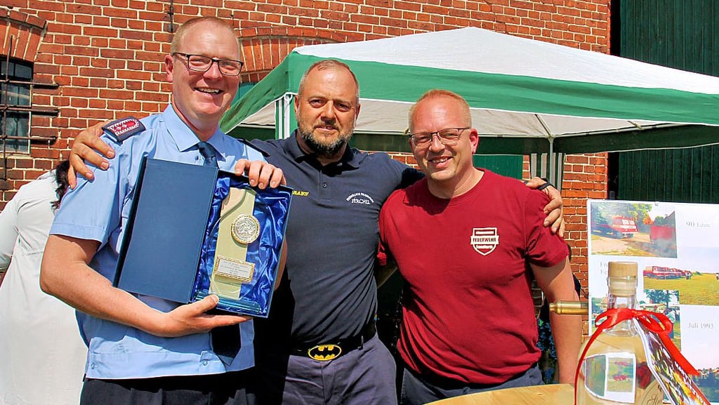 Cobbels Ortswehrleiter André Ahrendt (von links) mit den Zugführern Enrico Mertynink und Dirk Heinrich.