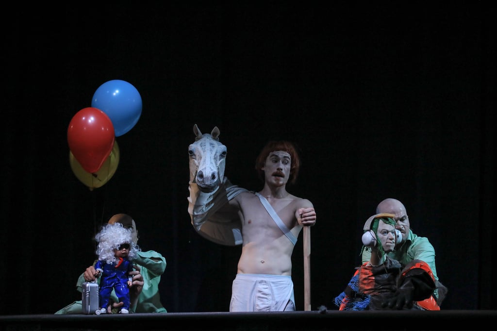 Der "Schimmelreiter", ein Stück von Frederik Laubemann nach Theodor Storm für Menschen ab 16 wird im Puppentheater aufgeführt.