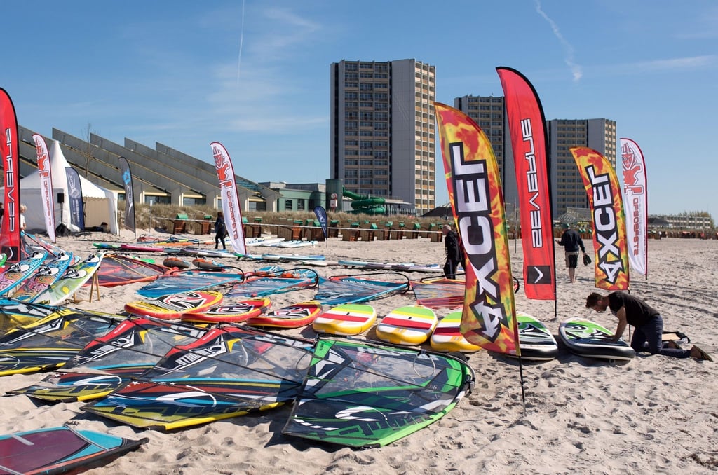 Das Surf-Festival auf Fehmarn gilt als größte Windsurf-Outdoor-Messe Europas.
