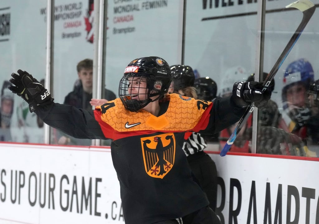 Die deutschen Eishockey-Nationalspielerinnen um Celina Haider bekommen einen neuen Bundestrainer.