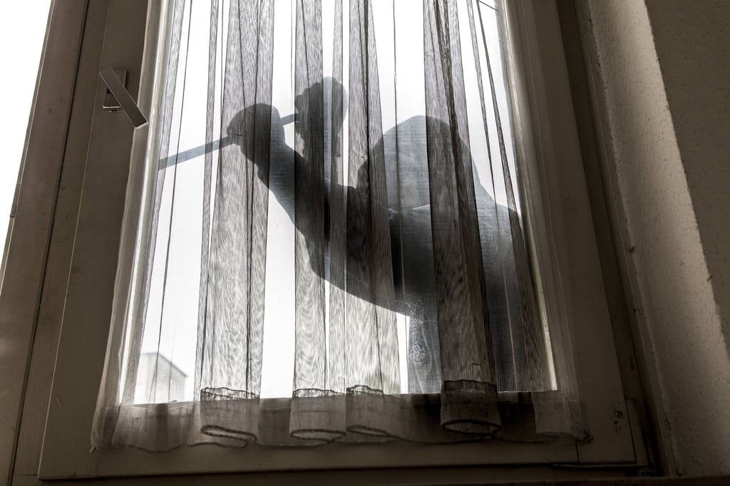 Die Einbrecher gelangten über ein Fenster in die Friseursalon.