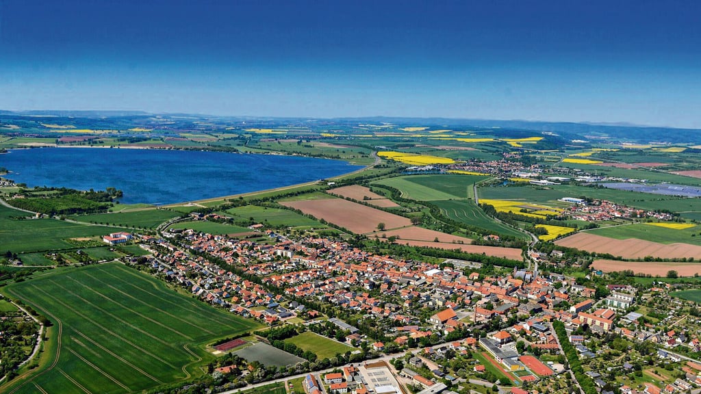 Unbekannte haben an der Dammanlage zum Helmestausee einen Schaden von rund 50.000 Euro angerichtet.