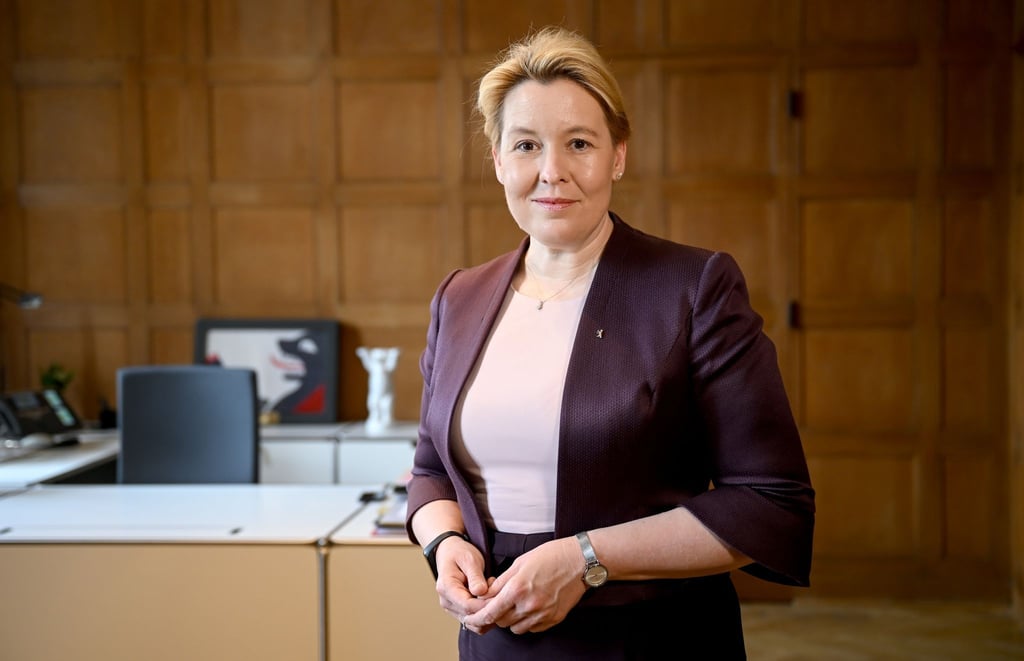 Franziska Giffey (SPD), Berliner Senatorin für Wirtschaft, lächelt.