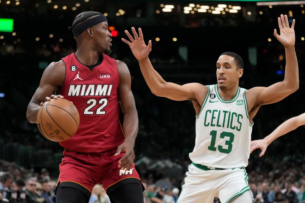 Jimmy Butler (l) führte Miami zum Sieg.