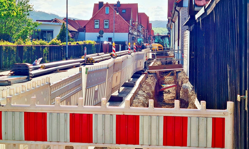 Wernigerodes neue Baustelle im Georgiiviertel führt zu Beeinträchtigungen an der Bundestraße 244 nahe des Altstadtkreisels.