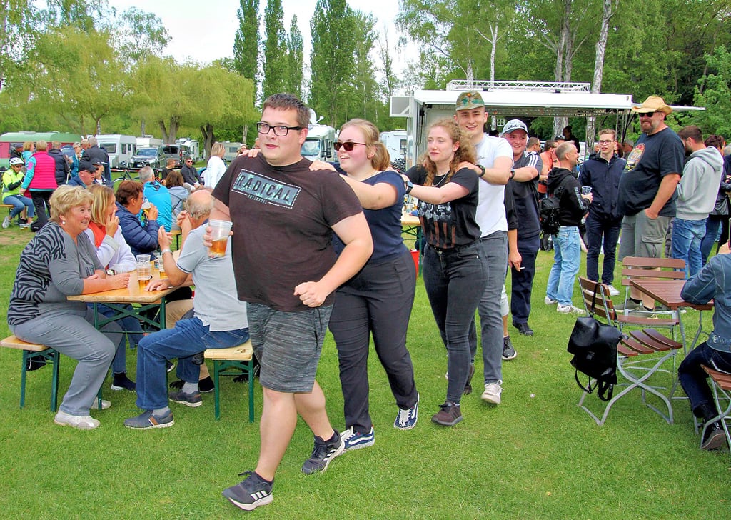 An der Schifferklause in Bernburg feierten viele zur Musik von DJ Torsten Wilke.