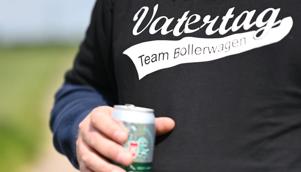 Symbolfoto - An Männertag hatte die Polizei in Mansfeld-Südharz mit Vandalismus, Trunkenheit am Steuer sowie mit tätlichen Auseinandersetzungen zu tun.