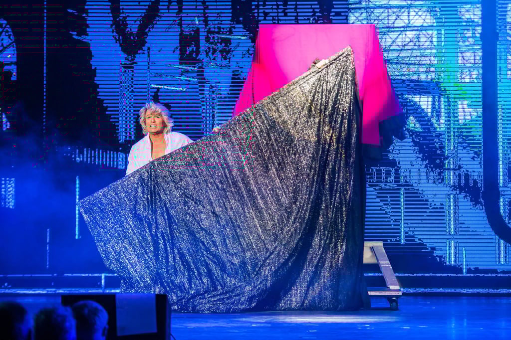 Hans Klok verzaubert das Publikum. Am Sonnabend hat er dazu einen Termin in der Magdeburger Getec-Arena.
