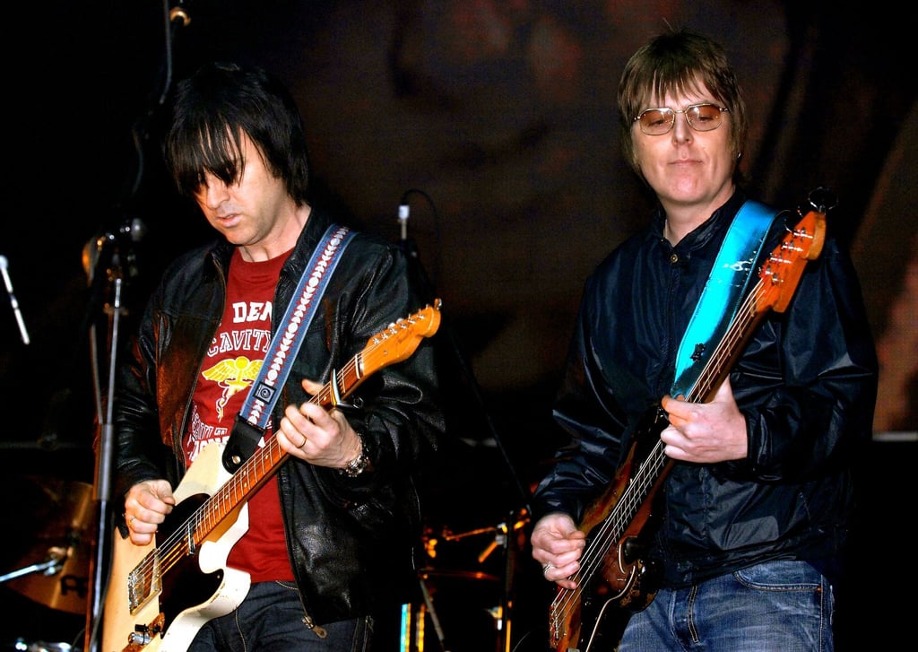 Andy Rourke (r) und Johnny Marr von The Smiths 2006 in Manchester. Rourke ist im Alter von 59 Jahren gestorben.