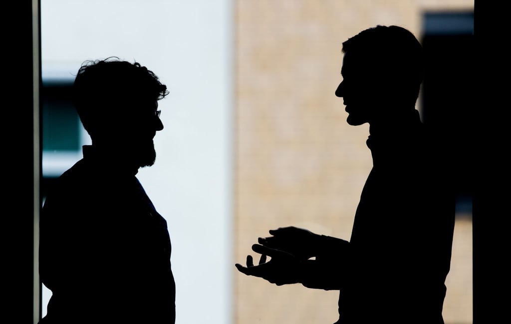 Eine Umfrage im Auftrag der Beratungsgesellschaft Ernst & Young hat ergeben, dass mehr Arbeitnehmer unzufrieden und unmotiviert sind. Motivationssteigernd sind vor allem ein gutes Arbeitsklima und Beziehungen mit Kollegen.