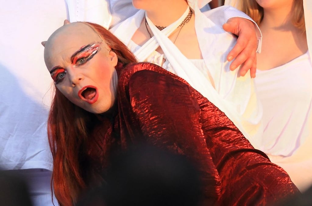 Susanne Bard als Mephisto.