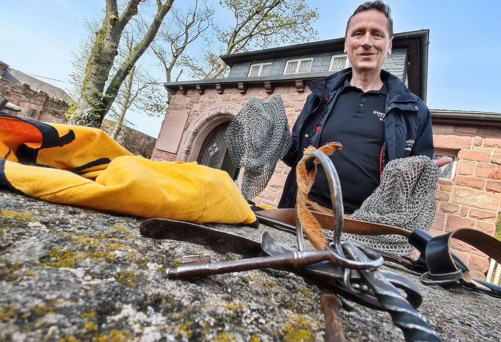 Das gehört auch zu seinen Aufgaben: Heiko Kolbe ist oft in Kettenhemd und Wams als Ritter „Gerwig von Kyffhausen“ zu erleben.