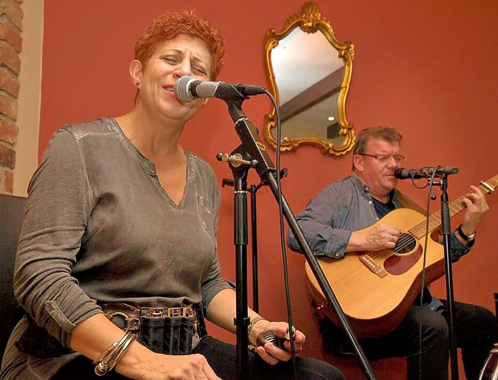 Wittenberg: Am Sonnabend lädt um 20 Uhr Dalichow-Events zu einem Live-Musik-Abend mit dem Duo „Bluesrudy & Kat Baloun“ in den Cranach-Hof, Schlossstraße ein.