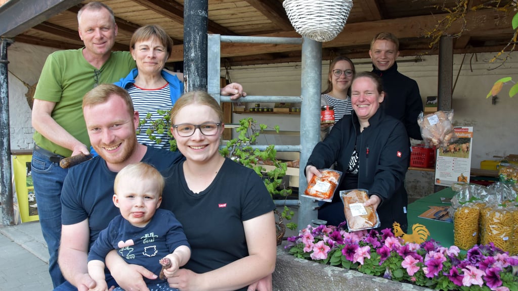 Familie Drüsedau und Freunde sind ein eingespieltes Team: Dazu zählen Frauke und Janik Buscher mit Tochter Lina (vorn), Heiko und Claudia Drüsedau (links), Freundin und Patentante Sabrina Grössing sowie Christian Drüsedau mit Freundin Sophia Espe.