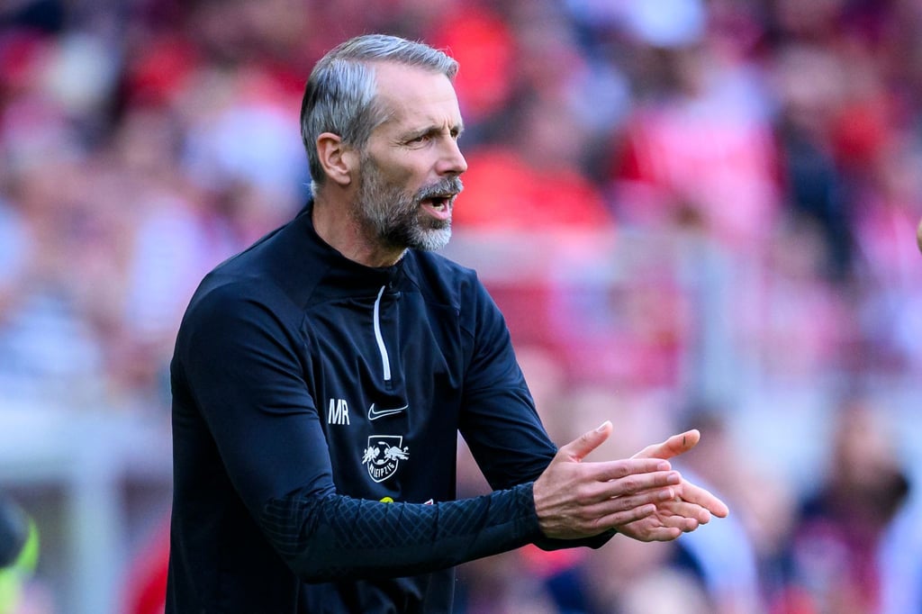 Leipzigs Trainer Marco Rose gestikuliert.