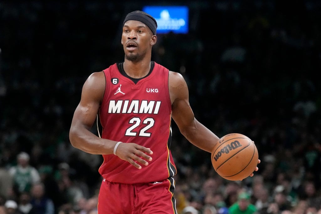 Jimmy Butler (22), Stürmer der Miami Heat, mit dem Ball.