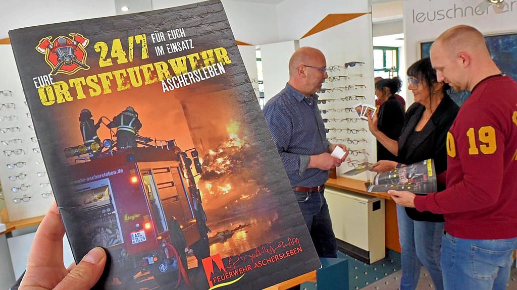 Das Heft wird es unter anderem bei Augenoptik Schwarz geben.