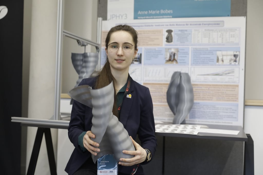 Anne Marie Bobes vom Markgraf-Albrecht-Gymnasium in Osterburg hat beim "Jugend forscht"-Bundesfinale in Bremen  im Fachgebiet Physik den Sieg errungen.